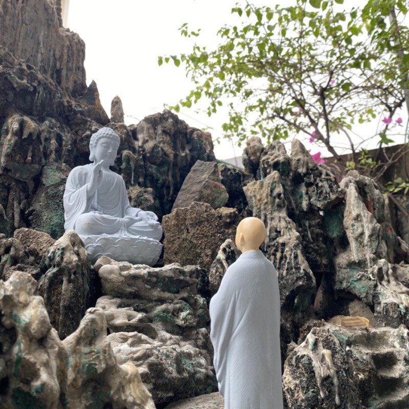 Tăng nhân bái phật trang trí hòn non bộ tiểu cảnh