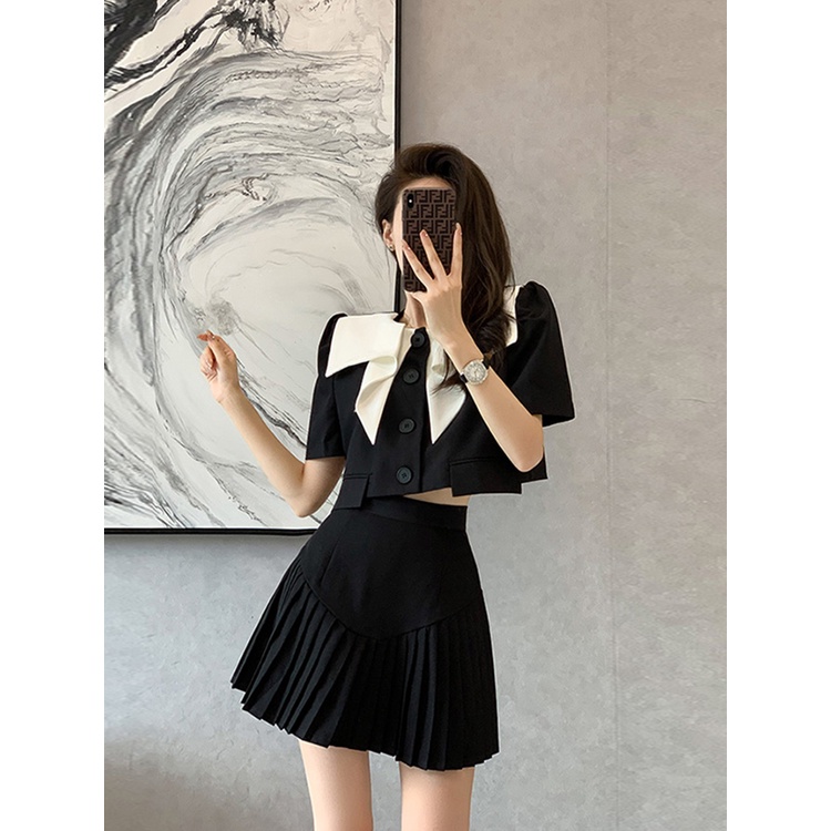 Set bộ nữ, set bộ chân váy xếp ly áo kiểu cổ newtrend màu trắng đen SKUS-92A