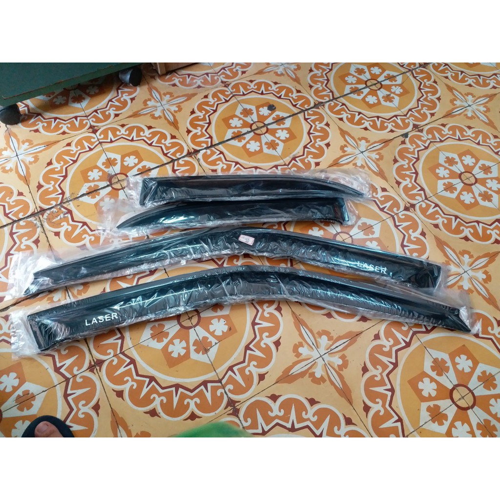 Vè che mưa nhựa đen xe Ford Laser , mazda 323 - Giá 1 bộ