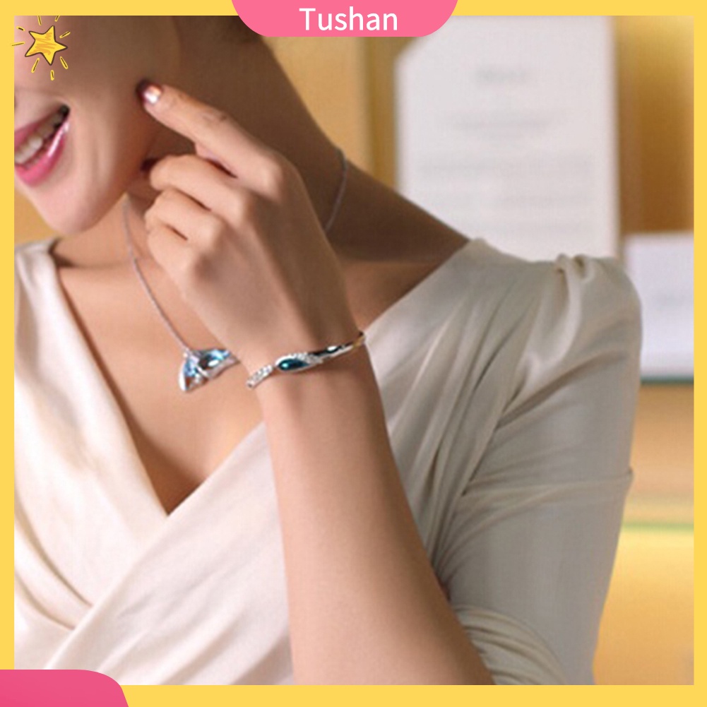 Bộ nữ trang gồm vòng cổ mặt đá thạch anh và bông tai vòng tay thời trang nữ