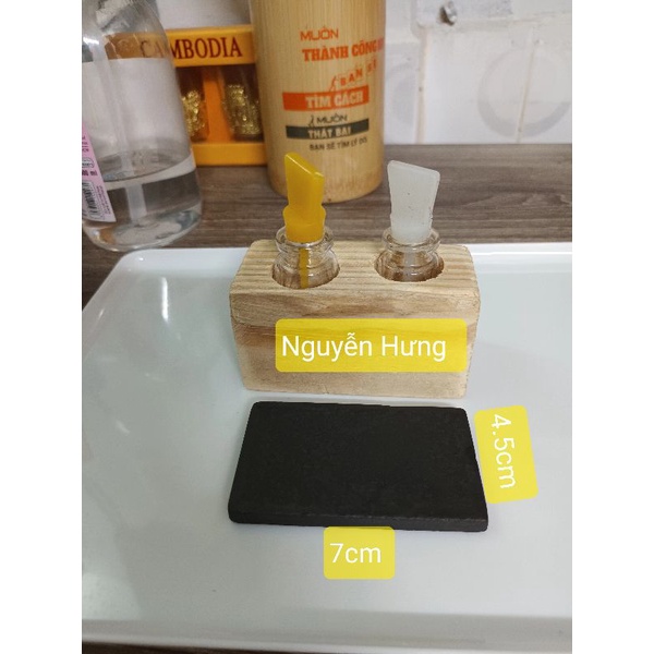Đá thử vàng và bộ thủy tinh để dung dịch