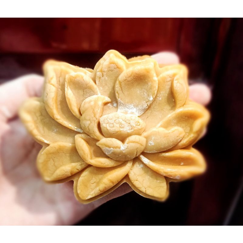 Khuôn trung thu lò xo teflon hoa sen xoè 200-250gr