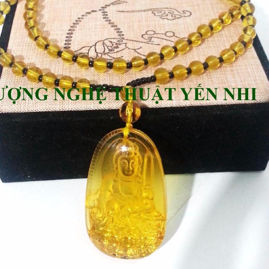 Dây chuyền đá Đại Thế Chí Bồ Tát pha lê vàng mặt 5x3cm ( Phật bản mệnh tuổi Ngọ)