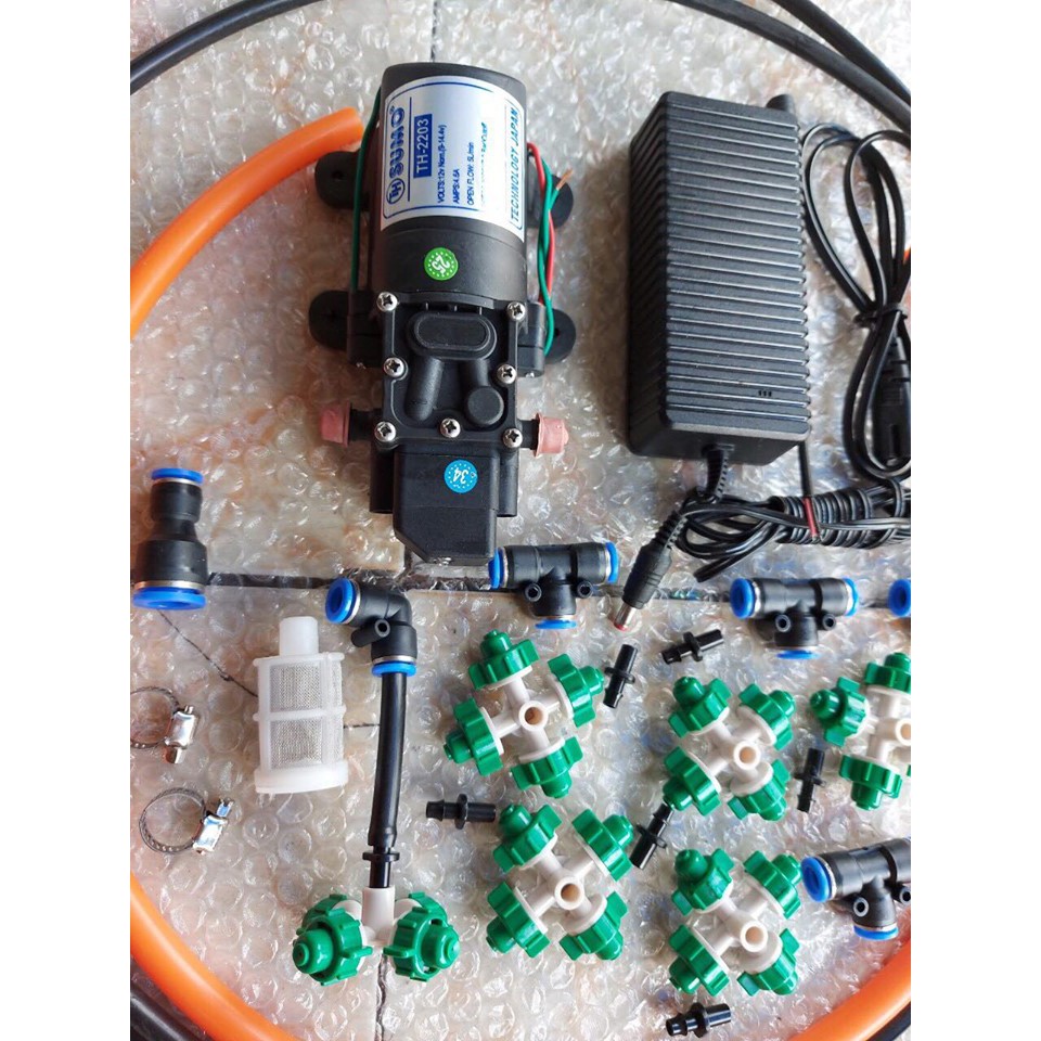 Bộ phun sương, tưới lan. Bơm sumo đen, kèm ng,uồn 12v_5a. 15m dây hút. 6 béc 4 hướng. 1m dây hút. hoàn chỉnh...