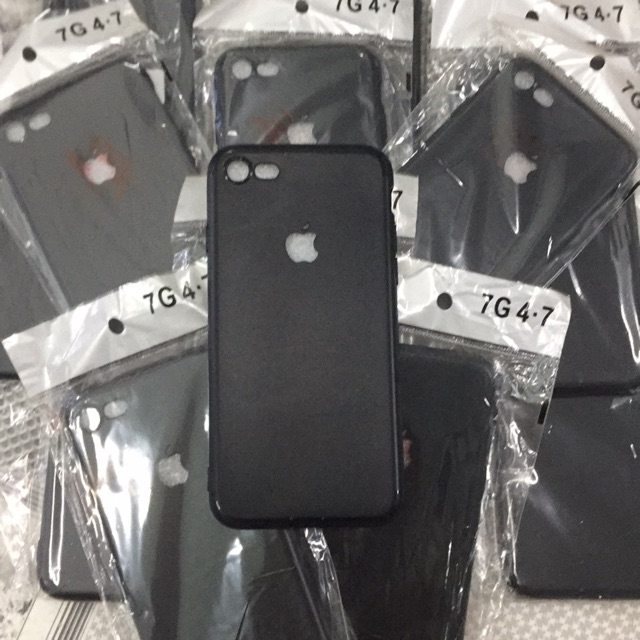 Ốp dẻo đen trơn hở táo cho iPhone 7&8