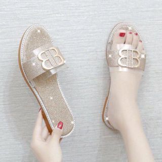 Dép lê Quai trong khóa B cao cấp