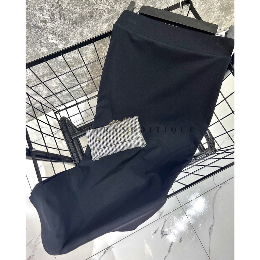 Chân váy xẻ sườn bozip