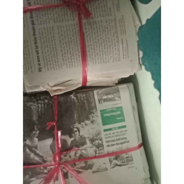 Giấy báo cũ chèn hàng, gói quà