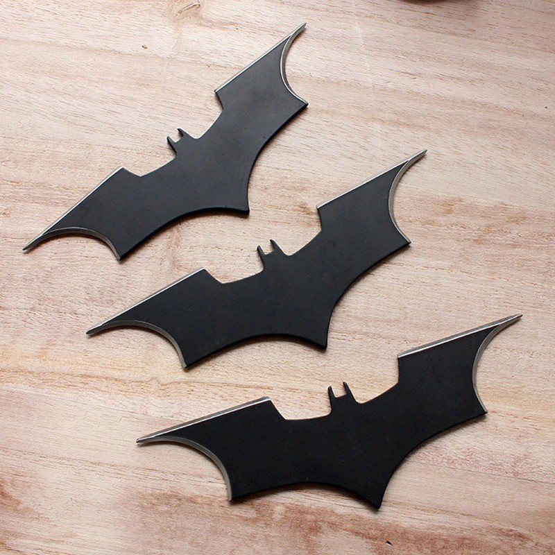 Mô Hình BatMan Batarang Sắt - Dao Cắt Bìa Catton