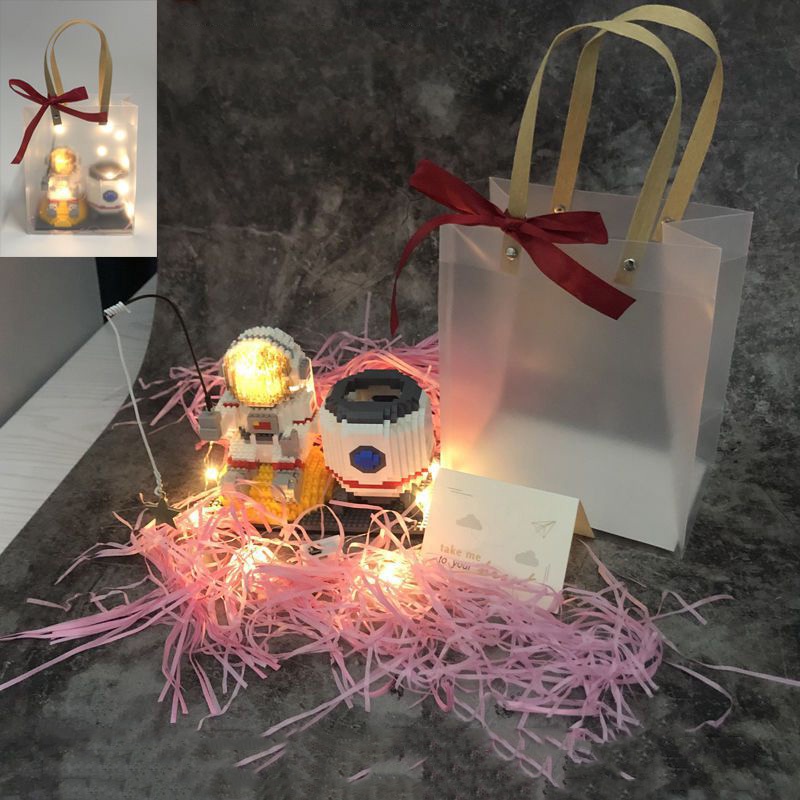 Đồ Chơi Lắp Ráp Kiểu Lego Hộp Đựng Bút Phi Hành Gia Với 1588 Mảnh Ghép,Có Đèn Led Trang Trí Bàn Học