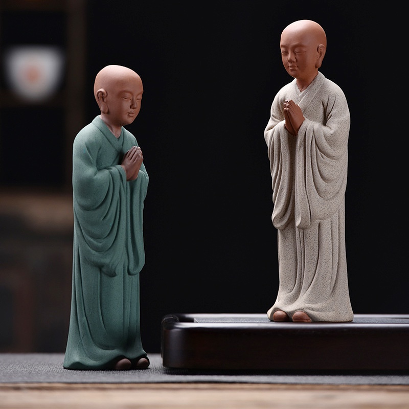 Tượng gốm tăng nhân tu sĩ thành tâm bái phật gốm tử sa- Tượng trang trí decor không gian nội thất