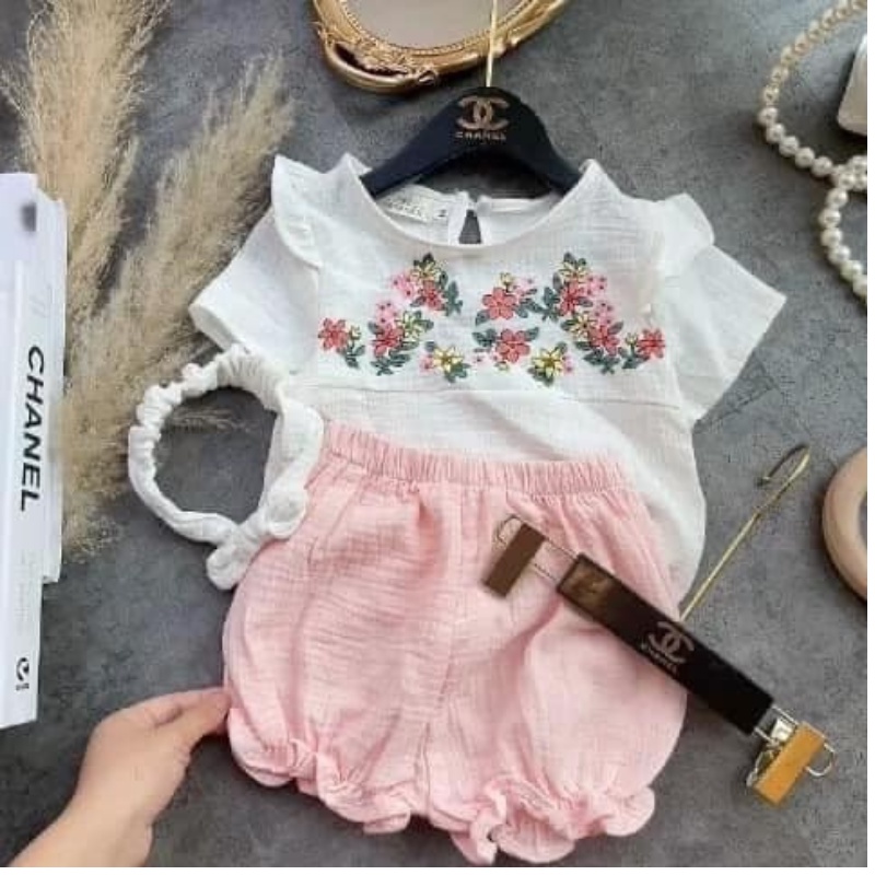 Bộ đồ cho bé gái vải đũi thêu hoa ngực quần hồng kèm Tuban Xiaomimi AB86521