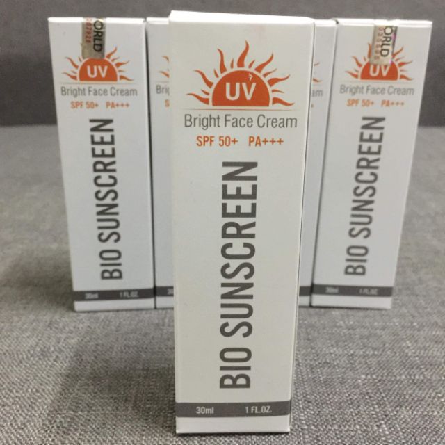 BIO SUNSCREEN, giá 450.000 đồng, sản phẩm không thể thiếu trong việc bảo vệ làn da của bạn dưới ánh sáng mặt trời.