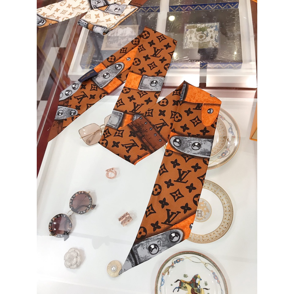 Khăn Choàng Cổ / Túi Xách Vải Lụa Phối Ruy Băng In Chữ Màu Đen Thời Trang Cho Nữ