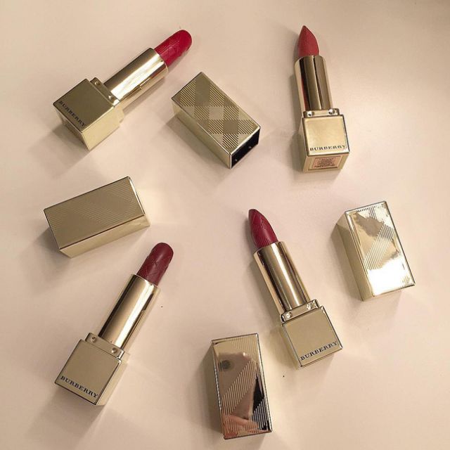 Son Burberry Kisses Matte Limited vỏ vàng 2021