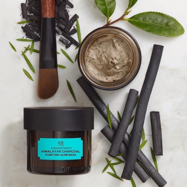 Mặt nạ than Himalayan Charcoal Purifying Glow Mask The body shop