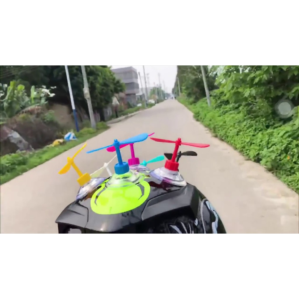 Chong Chóng Doremon Gắn Mũ Bảo Hiểm