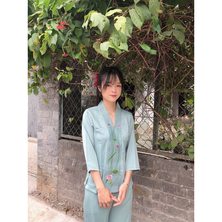 Đồ lam đi chùa mẫu lụa thêu sen
