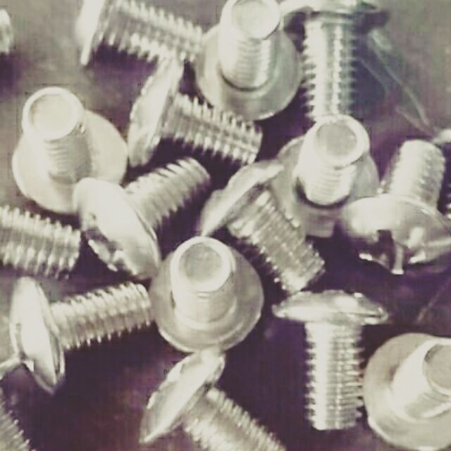 Ốc dù xi M6x10 con...