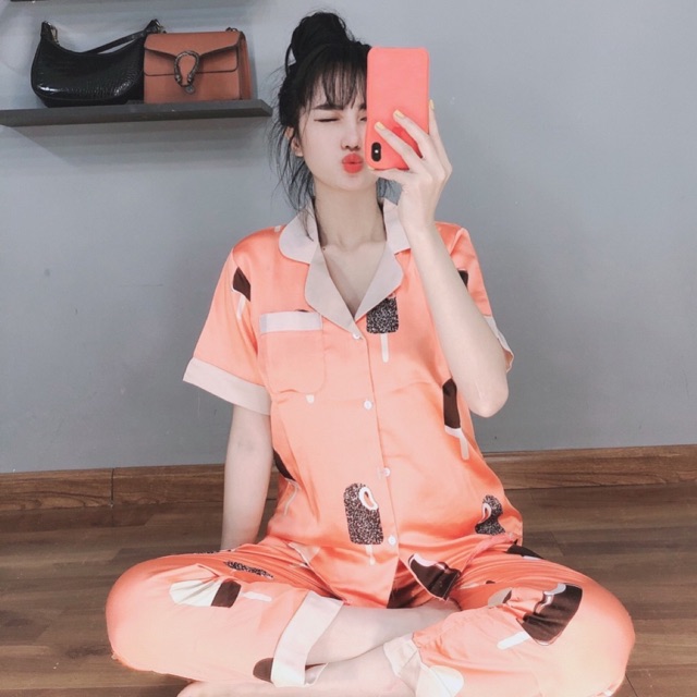 Bộ đồ lụa mặc ở nhà