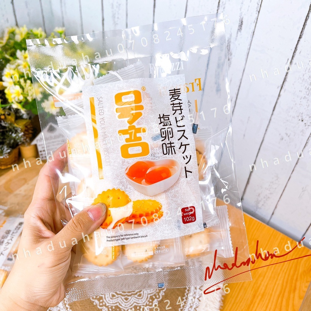 Một gói bánh quy mặn kẹp nougat trứng muối Franzzi đặc sản Hongkong gói 102gam