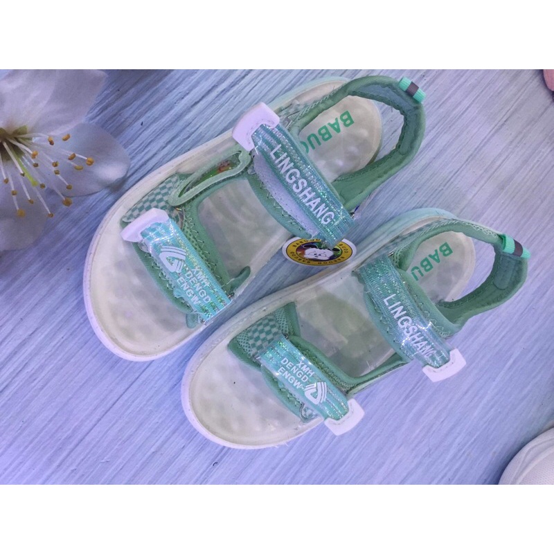 Sandan mùa hè cho bé gái