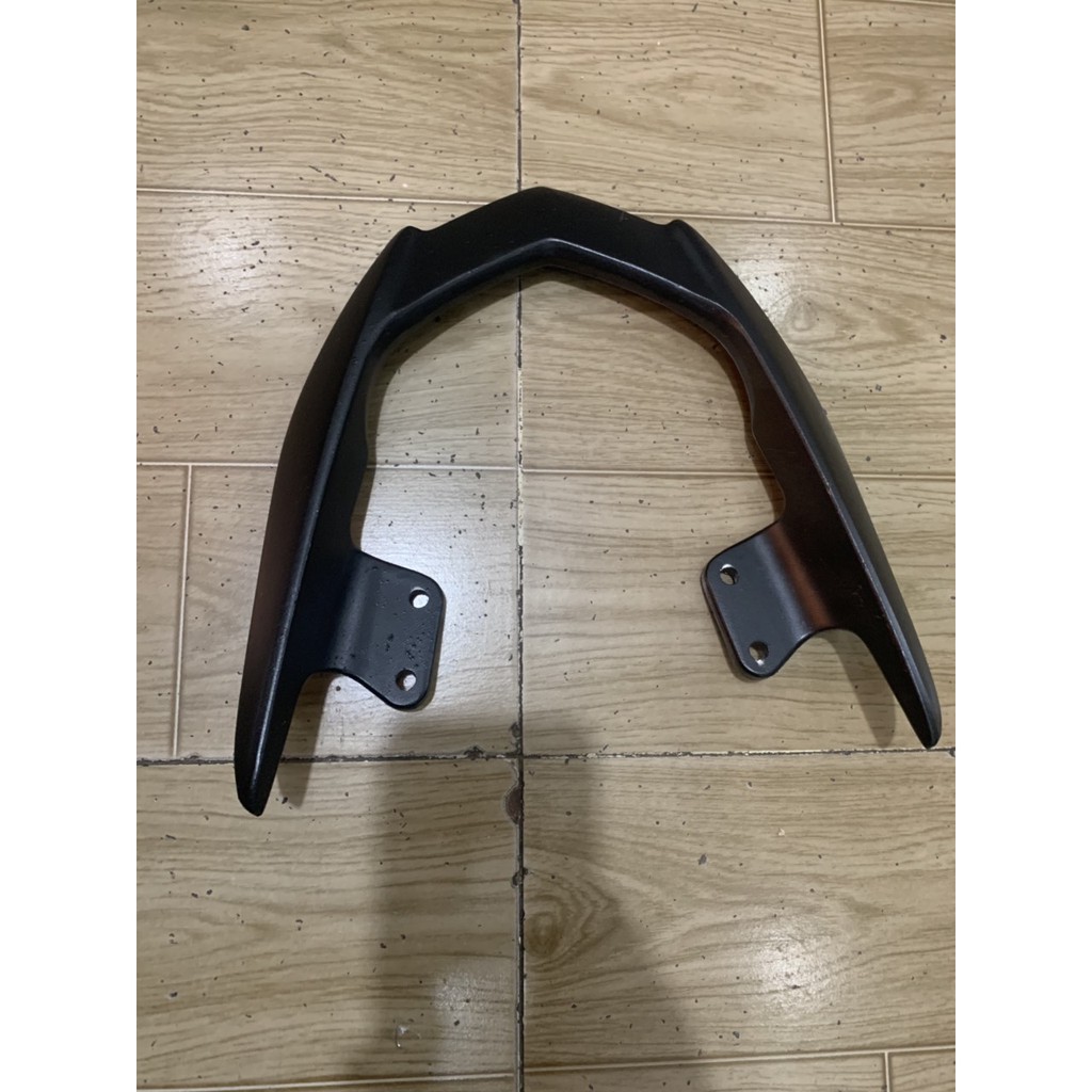 Cảng sau xe winner v1 màu đen nhám