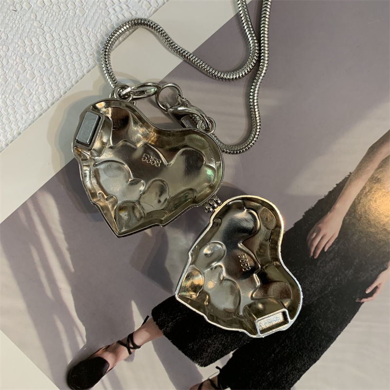 Túi Đeo Chéo Một Bên Vai Hình Trái Tim Bằng Kim Loại Thời Trang Mới 2023 Dễ Phối Đồ Dành Cho Bạn Nữ