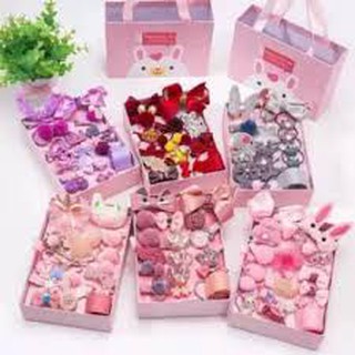 Hộp cốt 18 món quà tặng cho bé