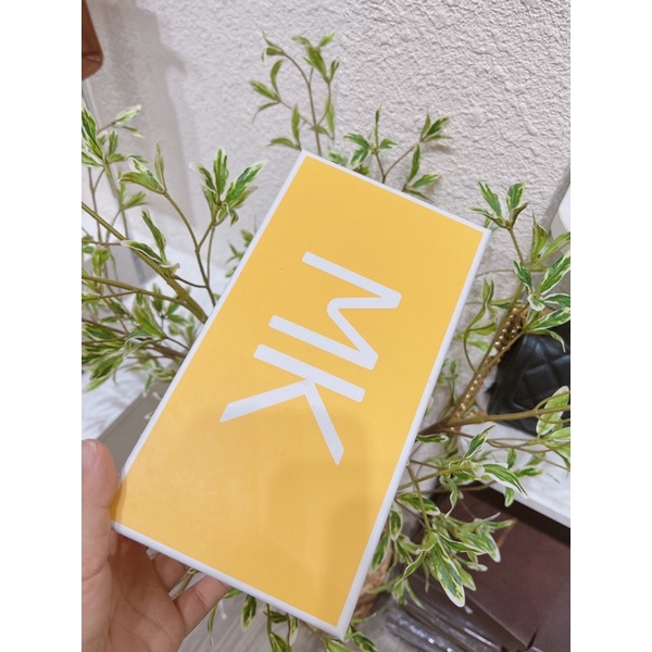 Ví cầm tay Mk dài. Thiết kế thời trang