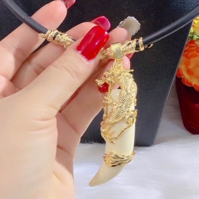 Dây chuyền nam cao su đầu khoá chạm rồng mạ vàng và dây chuyền rồng mạ vàng ngậm ngọc đỏ quấn quanh nanh