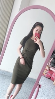 Đầm body xoắn eo