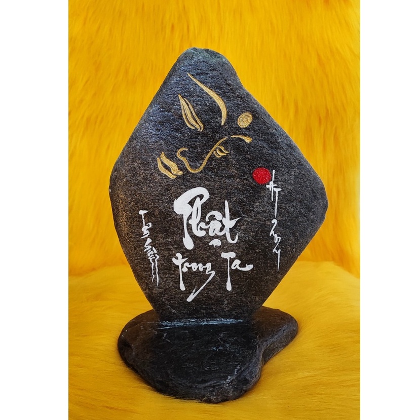 Thư pháp chữ Phật viết trên đá . Kích thước: 15x12x24cm