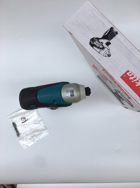 Máy vặn vít cầm tay hoạt động bằng pin- Makita TD090D