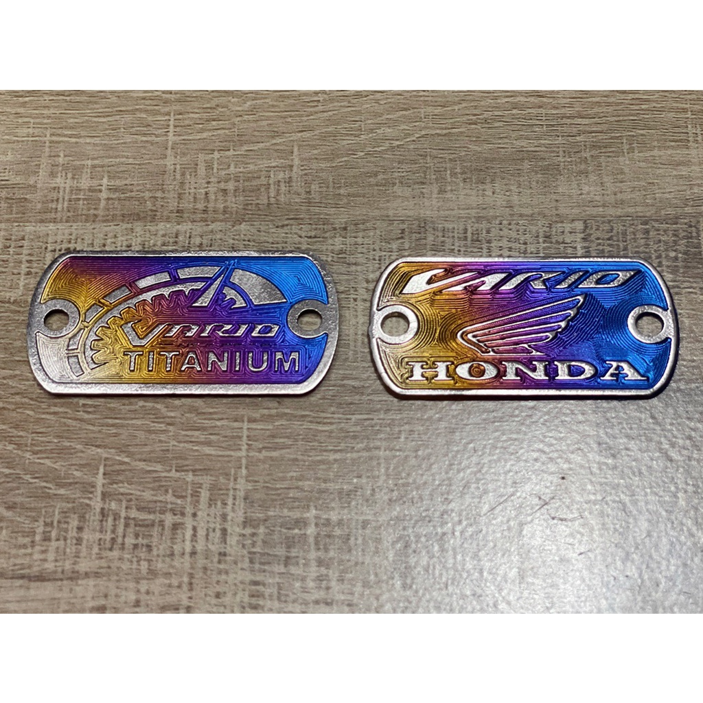 Dán Nắp Bình Dầu Titan Cho Nhiều Loại Xe