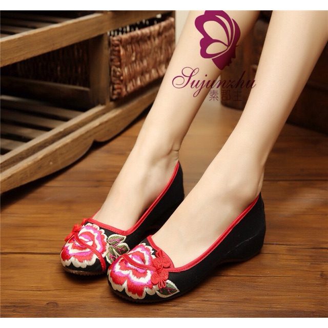 Giày vải thêu( sẵn size 37. Hàng oder)