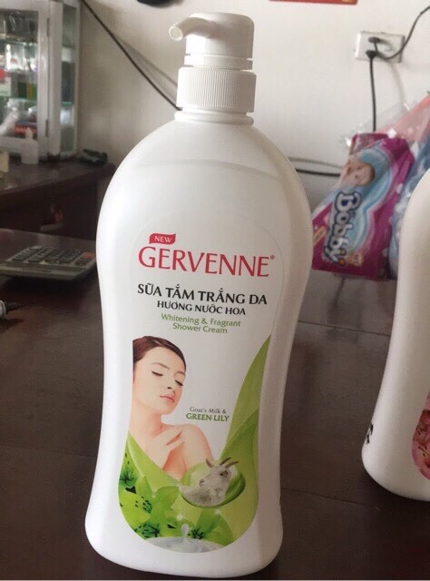 Sữa Tắm Trắng Da Gervenne 900g