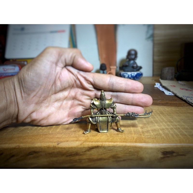 Tượng đồng vàng: Quan Vân Trường trấn Ải