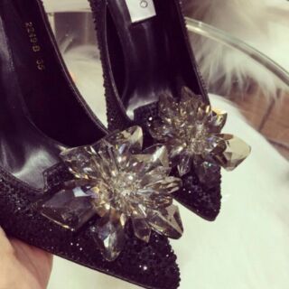 Giầy JimmyChoo đá