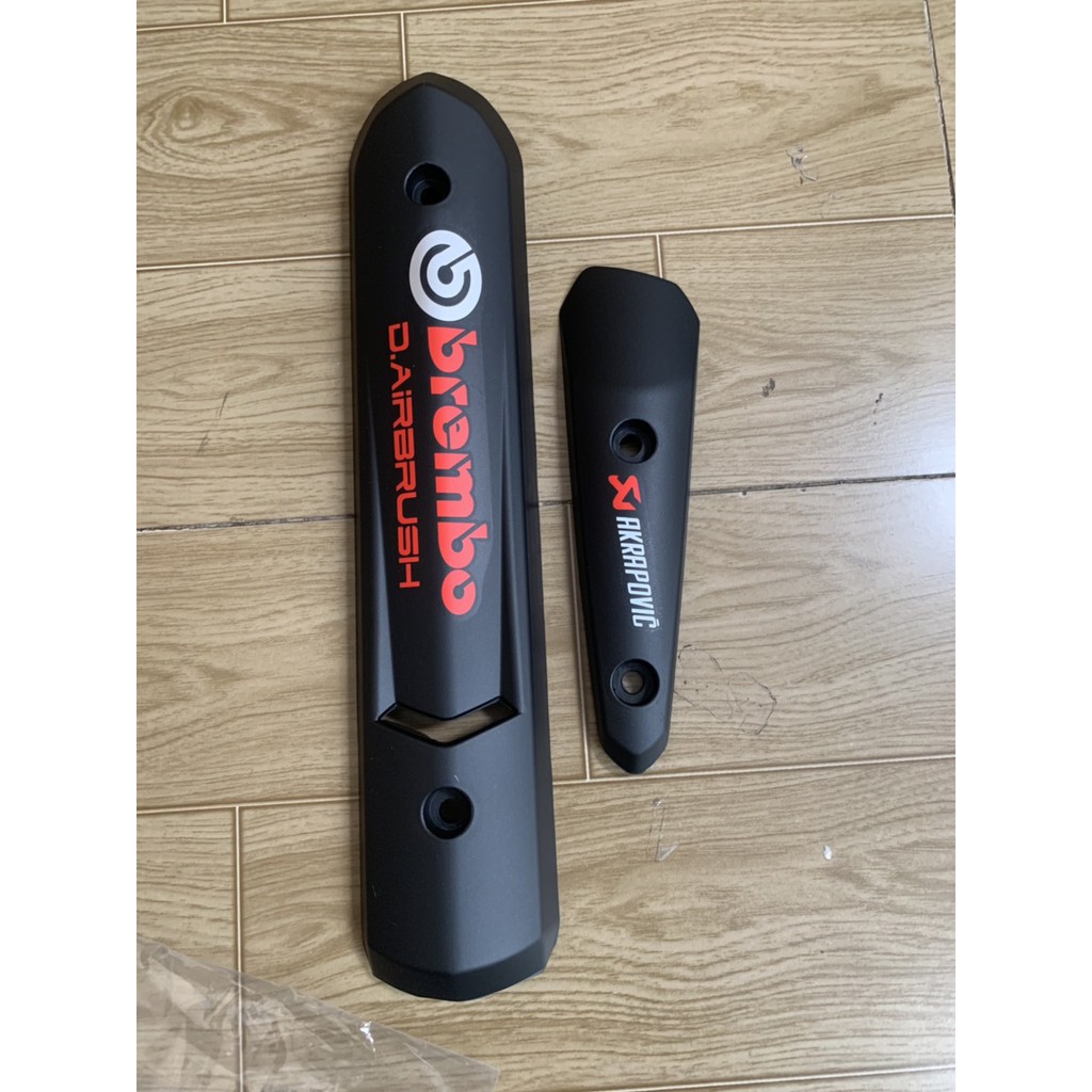 Ốp pô spark màu đen nhám chữ brembo