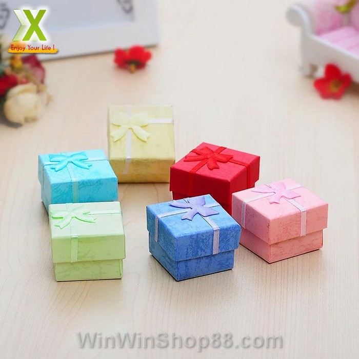 Hộp quà nhỏ đựng nhẫn và trang sức có nơ thiết kế phong cách cao cấp sang trọng - Winz.vn