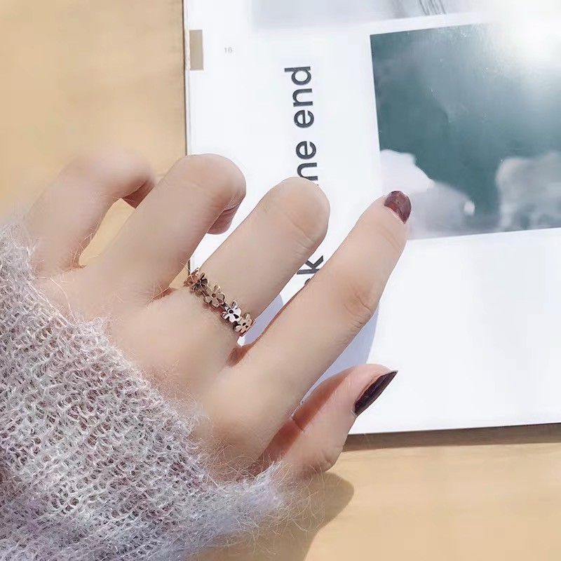 Nhẫn thép titan mạ vàng hồng 18K họa tiết hoa nối đuôi phong cách Hàn Quốc dễ phối đồ