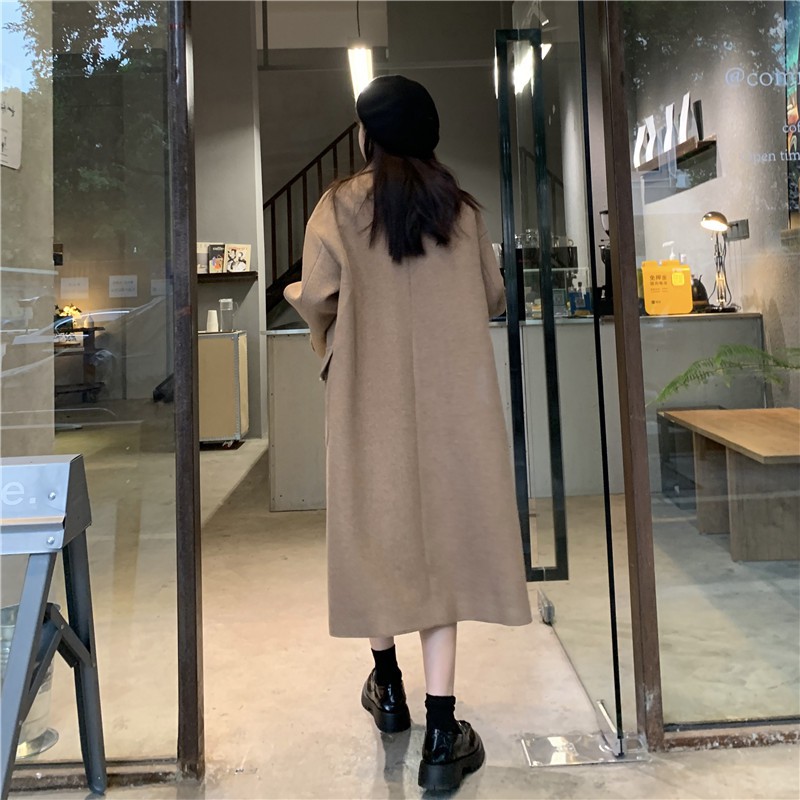 Áo dạ dáng dài màu nâu tây túi hộp kết hợp với váy hai dây da beo nổi bật thu đông Inin Shop