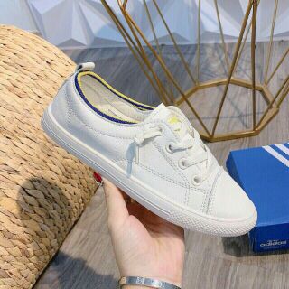 Giày slip on buộc dây