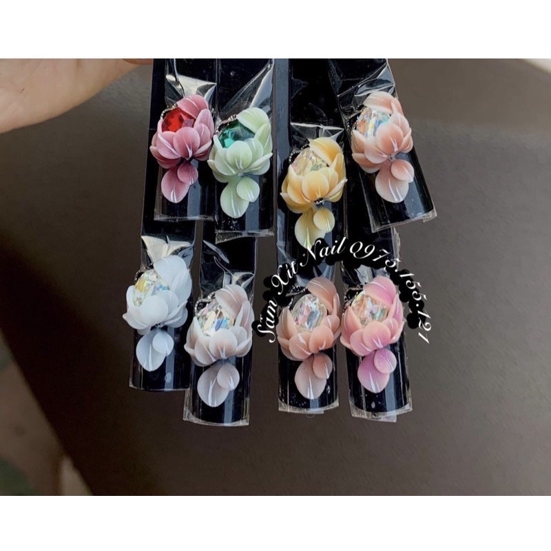 Hoa bột ôm charm đá cực đẹp