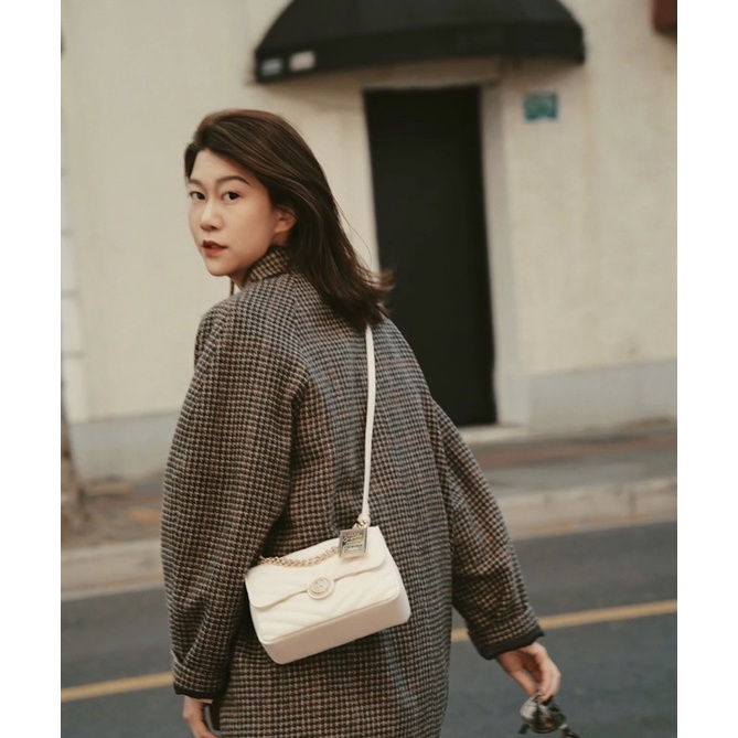 Túi lyn isabel khoá tròn màu trắng