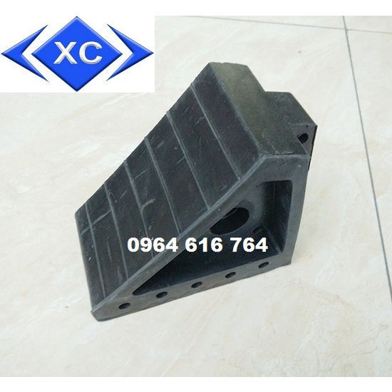 Cục chặn lùi xe ô tô tam giác loại di động cầm tay, chặn lùi xe cao su
