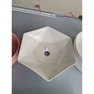 Lavabo đặt bàn kim cương
