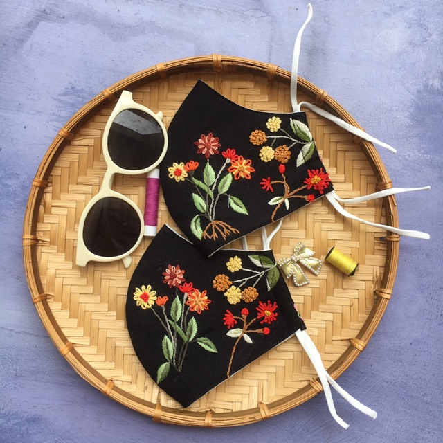 Khẩu trang vải linen thêu tay