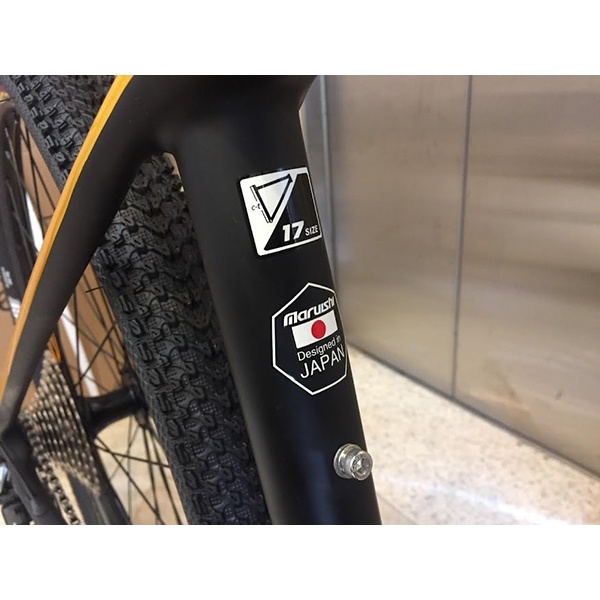 Xe đạp địa hình thương hiệu đến từ Nhật Bản Maruishi UNZEN khung hợp Carbon siêu nhẹ, đùi trục rỗng, 30 tốc độ